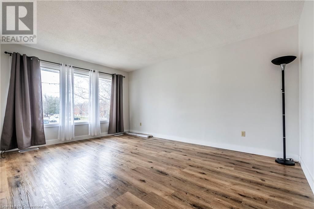 305 LORNE AVENUE Image 17