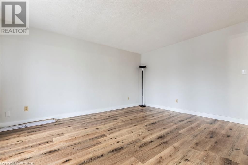 305 LORNE AVENUE Image 19