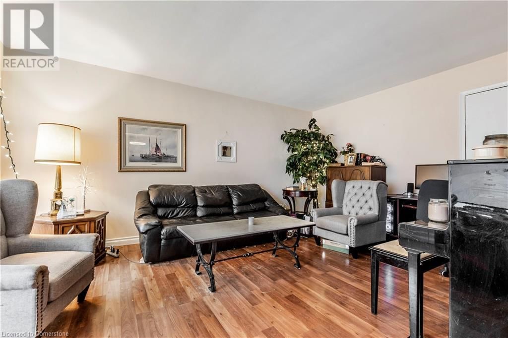 305 LORNE AVENUE Image 7