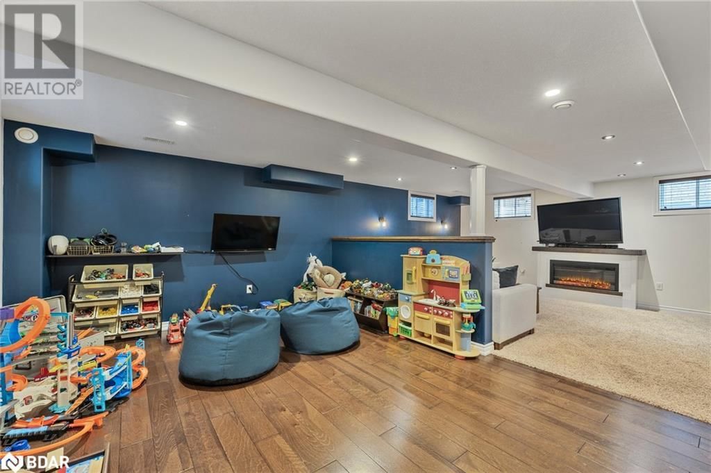 8 KIERLAND ROAD Image 39