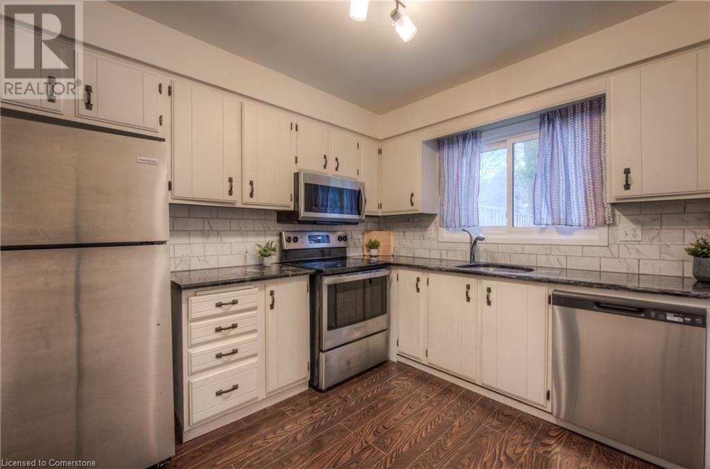 7 - 206 GREEN VALLEY DRIVE Image 13