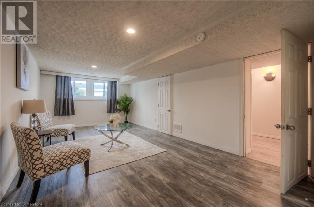 7 - 206 GREEN VALLEY DRIVE Image 32
