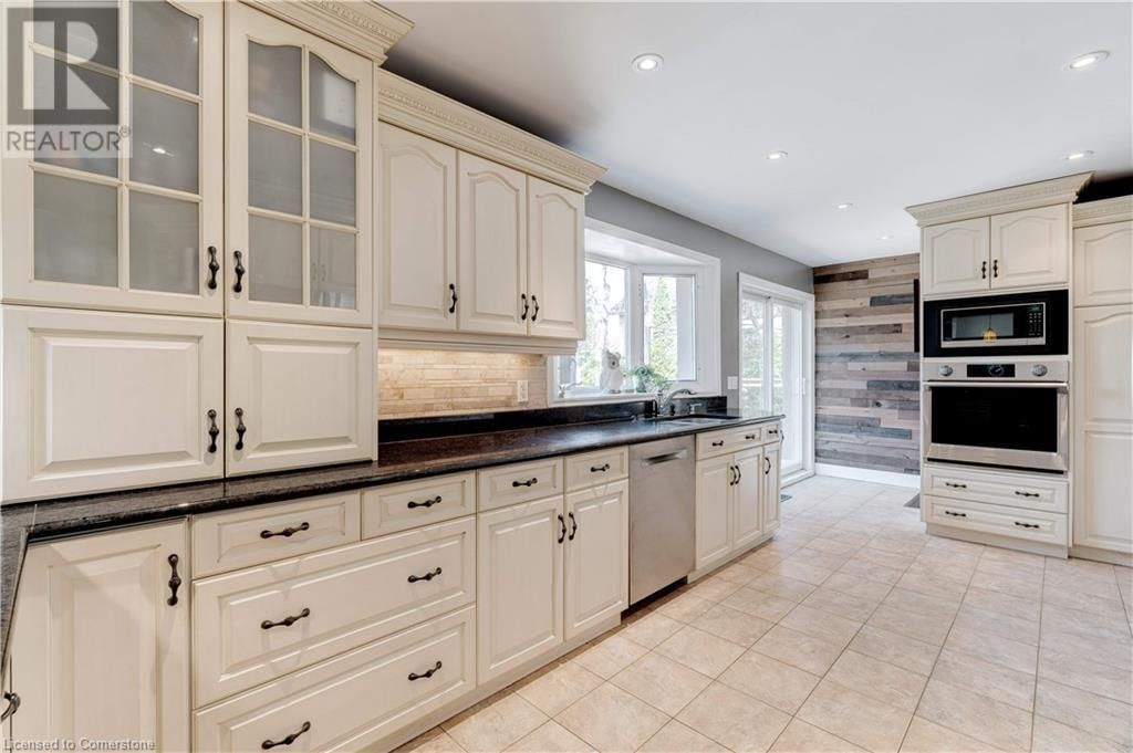 4391 LAKESHORE ROAD Image 14