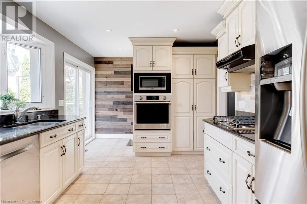 4391 LAKESHORE ROAD Image 15