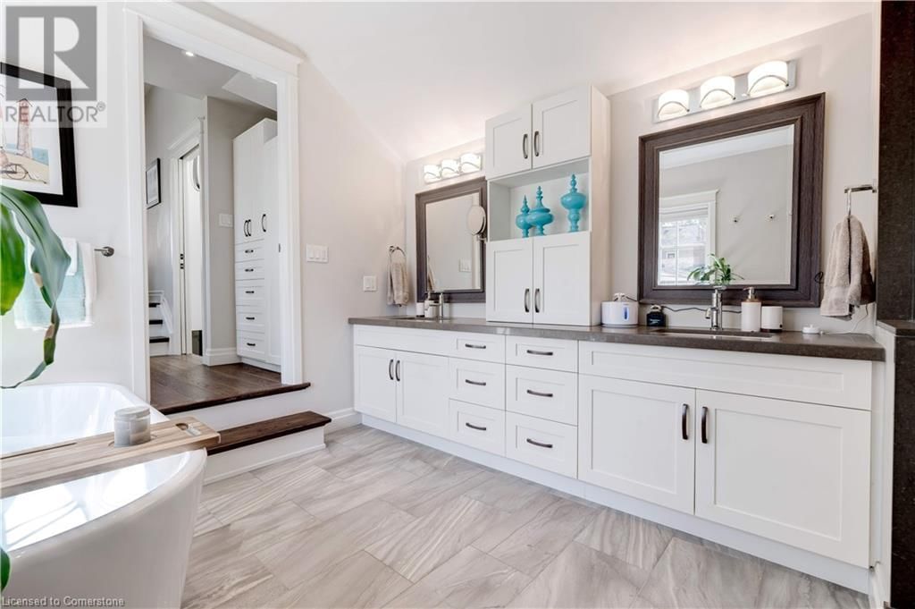 4391 LAKESHORE ROAD Image 30