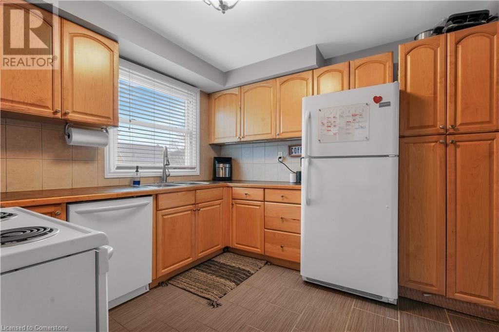 563 GUELPH STREET Image 12