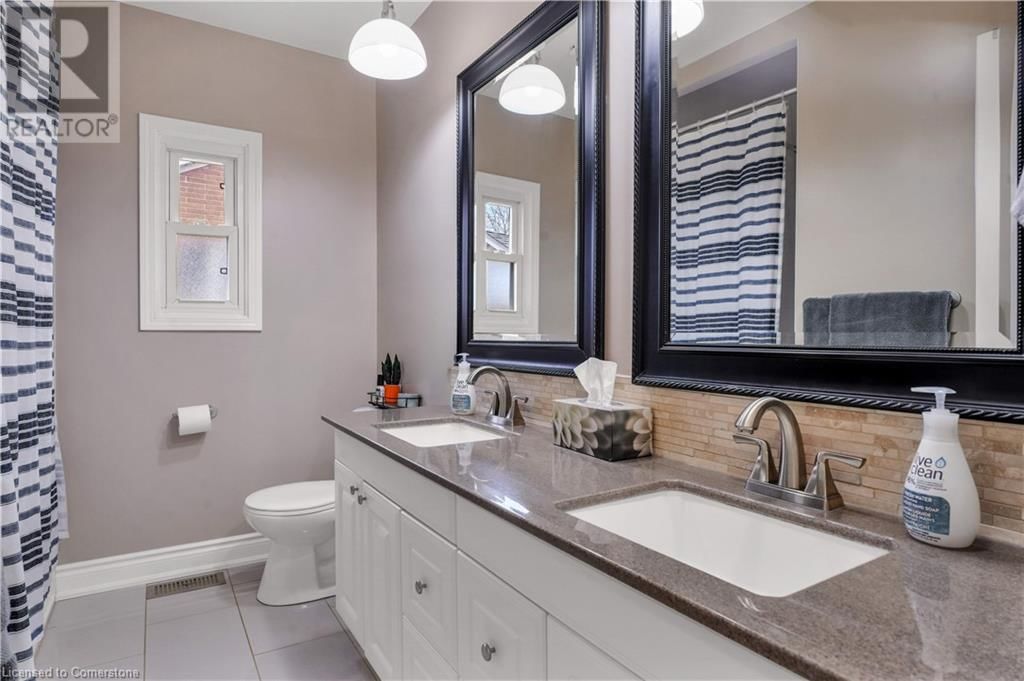 563 GUELPH STREET Image 17