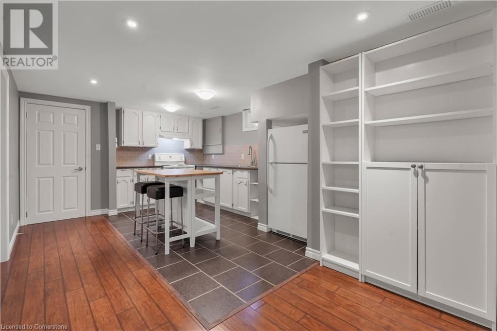 563 GUELPH STREET Image 25