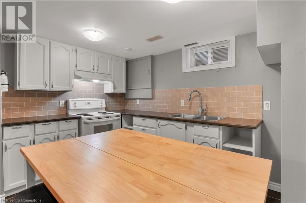 563 GUELPH STREET Image 26