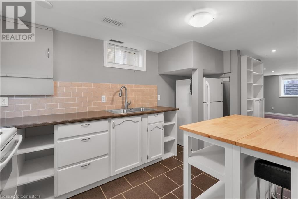 563 GUELPH STREET Image 27
