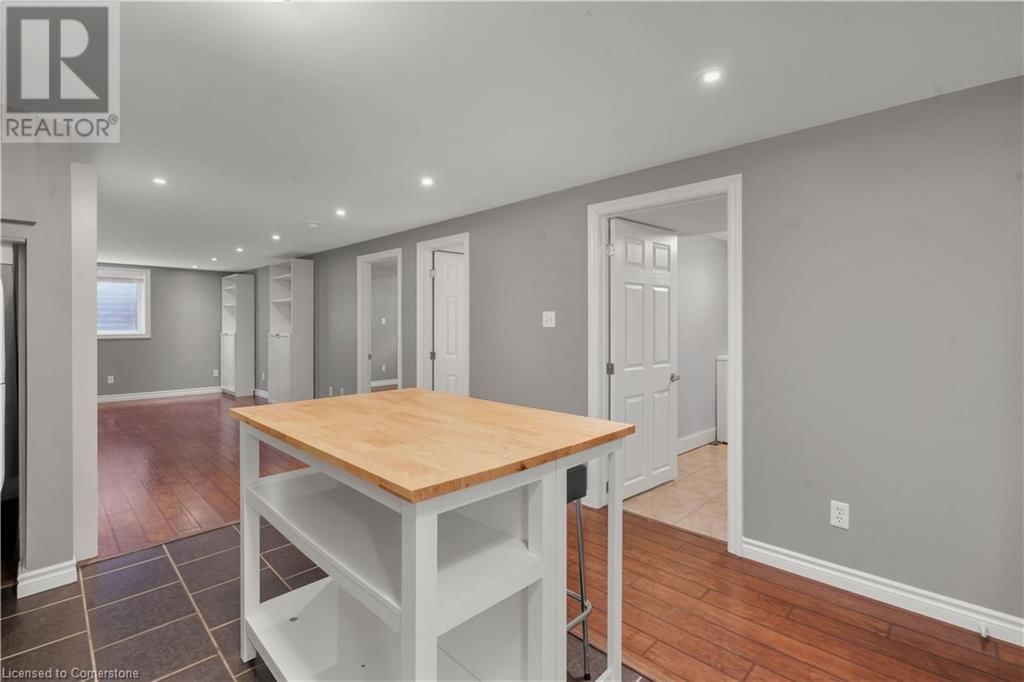 563 GUELPH STREET Image 29