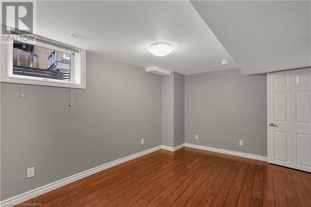 563 GUELPH STREET Image 31