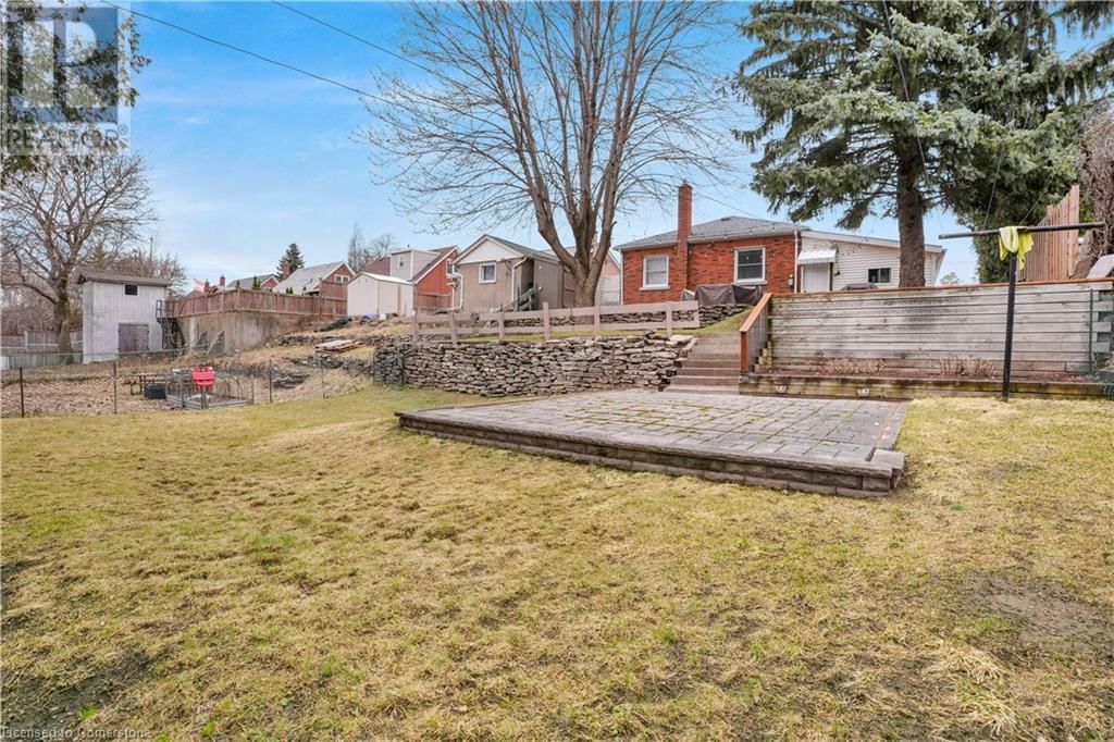 563 GUELPH STREET Image 40