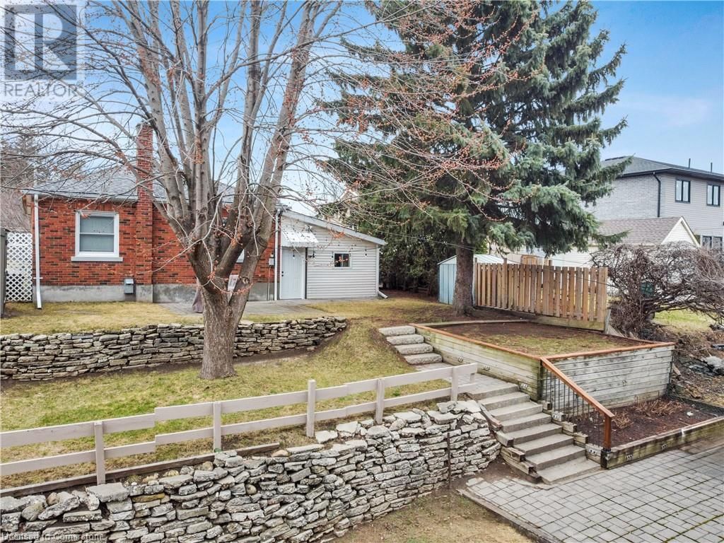 563 GUELPH STREET Image 43