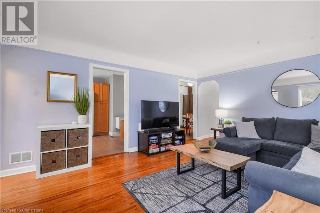 563 GUELPH STREET Image 7