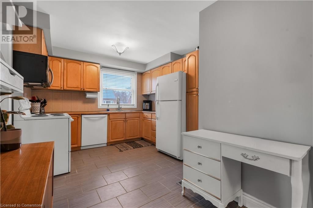 563 GUELPH STREET Image 10
