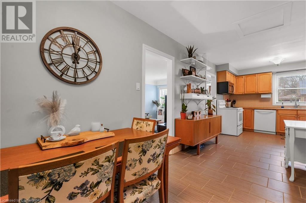 563 GUELPH STREET Image 14