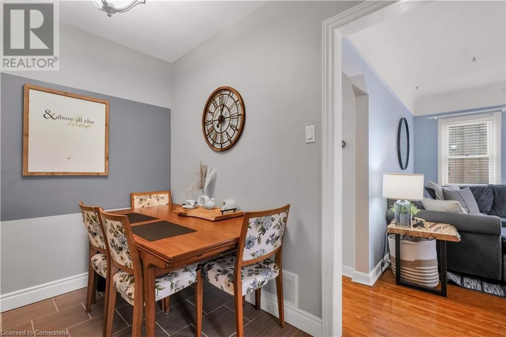 563 GUELPH STREET Image 16