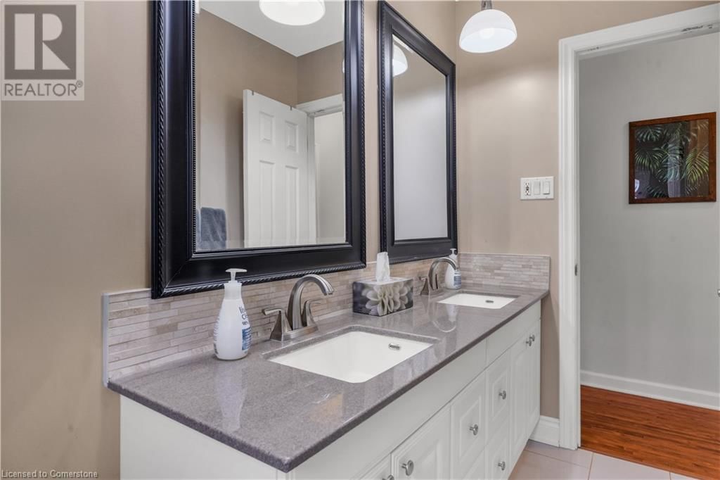 563 GUELPH STREET Image 18