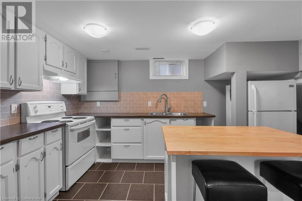 563 GUELPH STREET Image 28