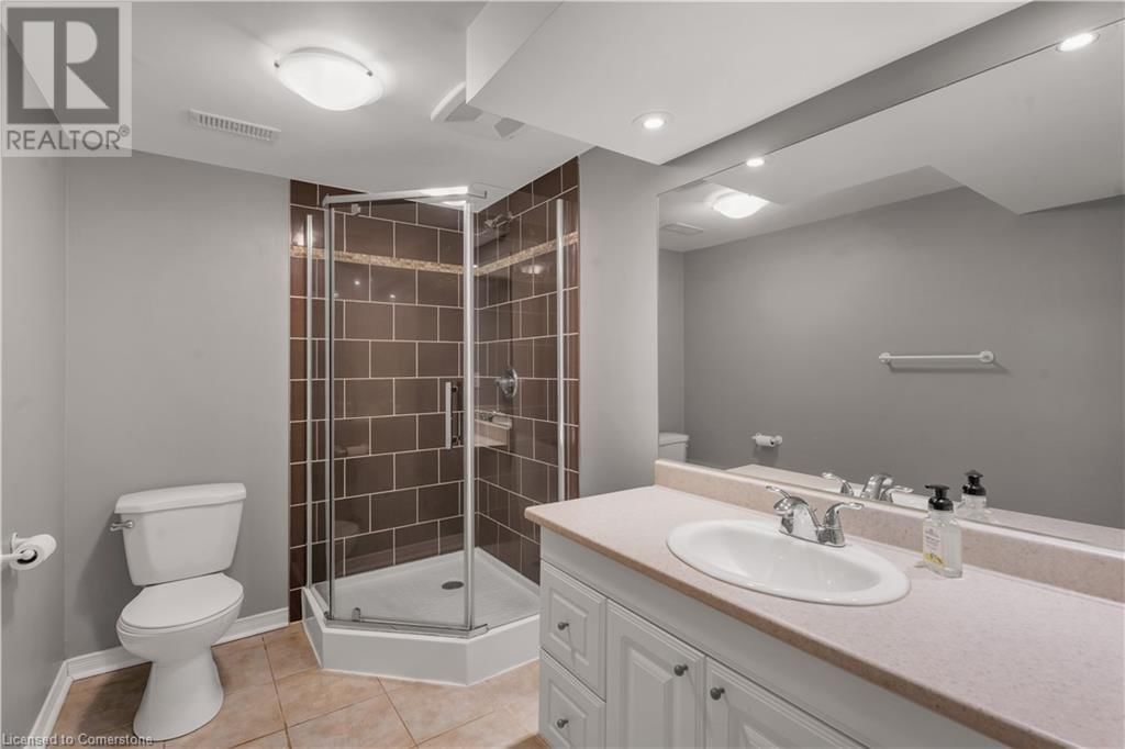 563 GUELPH STREET Image 32