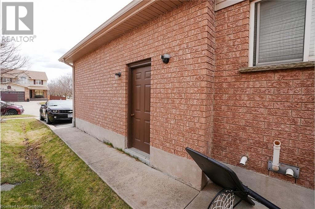 76 COUNTRY CLUB DRIVE Image 44