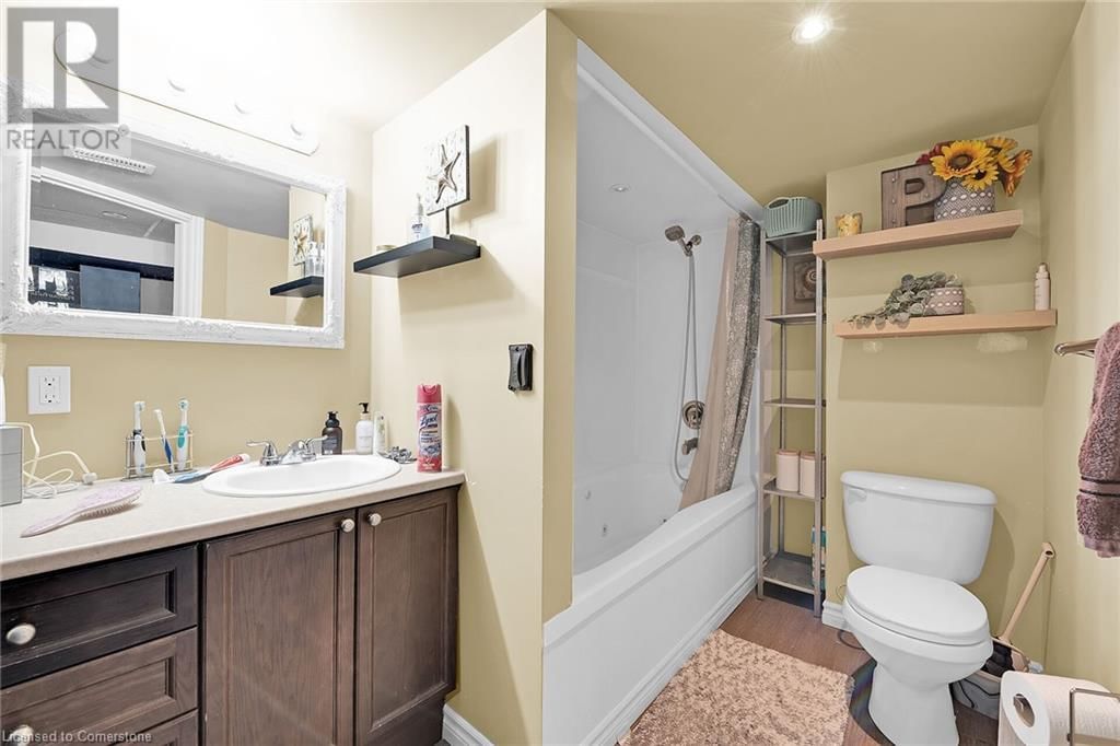 31 CENTENNIAL PARKWAY Image 22