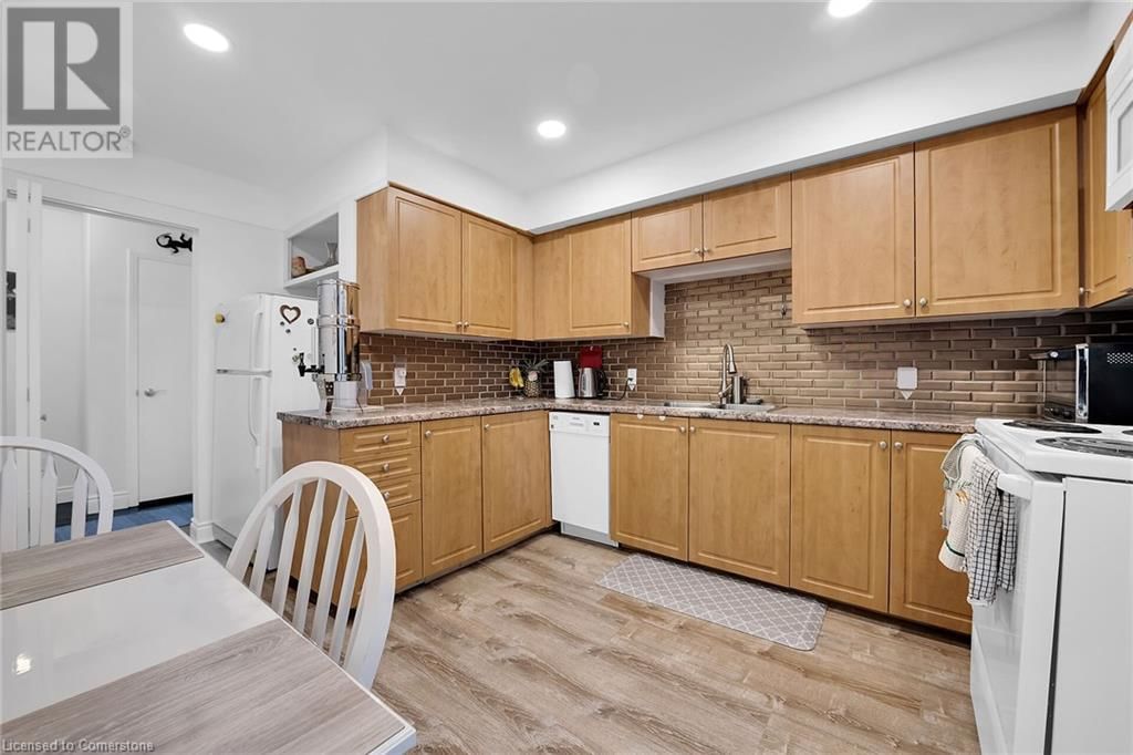 31 CENTENNIAL PARKWAY Image 34