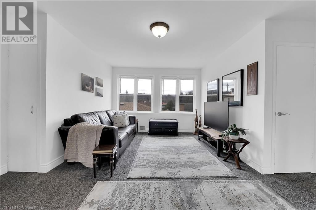 31 CENTENNIAL PARKWAY Image 38