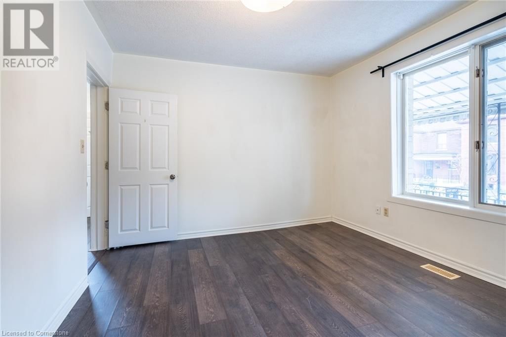 149 STRATHCONA AVENUE NORTH Image 18