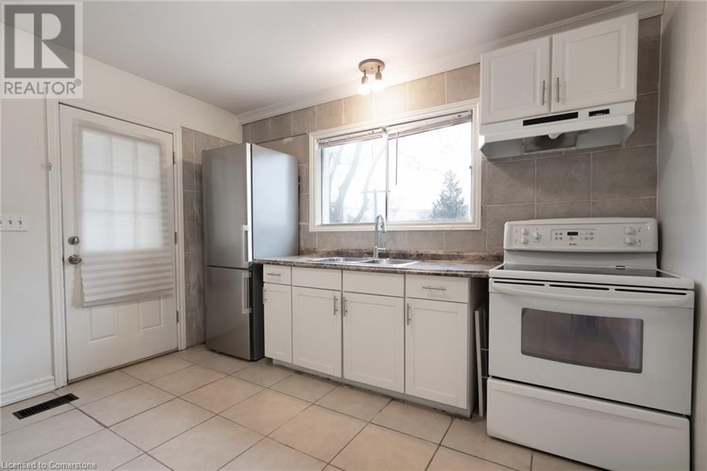149 STRATHCONA AVENUE NORTH Image 7