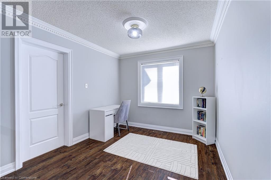 39 IONA CRESCENT Image 35