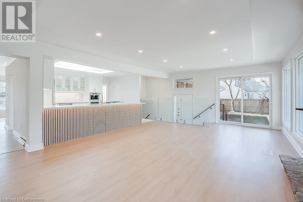 2063 GLENFOREST CRESCENT Image 14