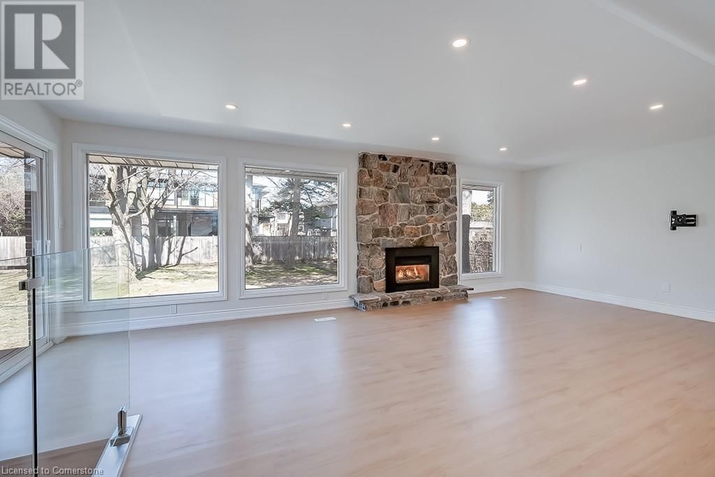 2063 GLENFOREST CRESCENT Image 17