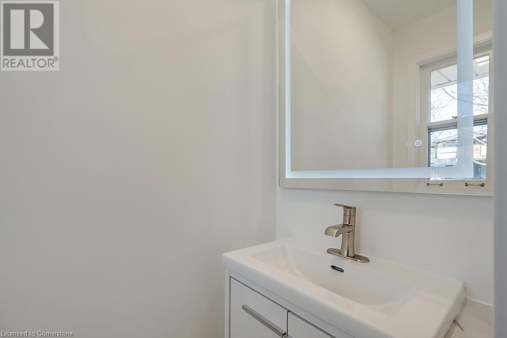 2063 GLENFOREST CRESCENT Image 19
