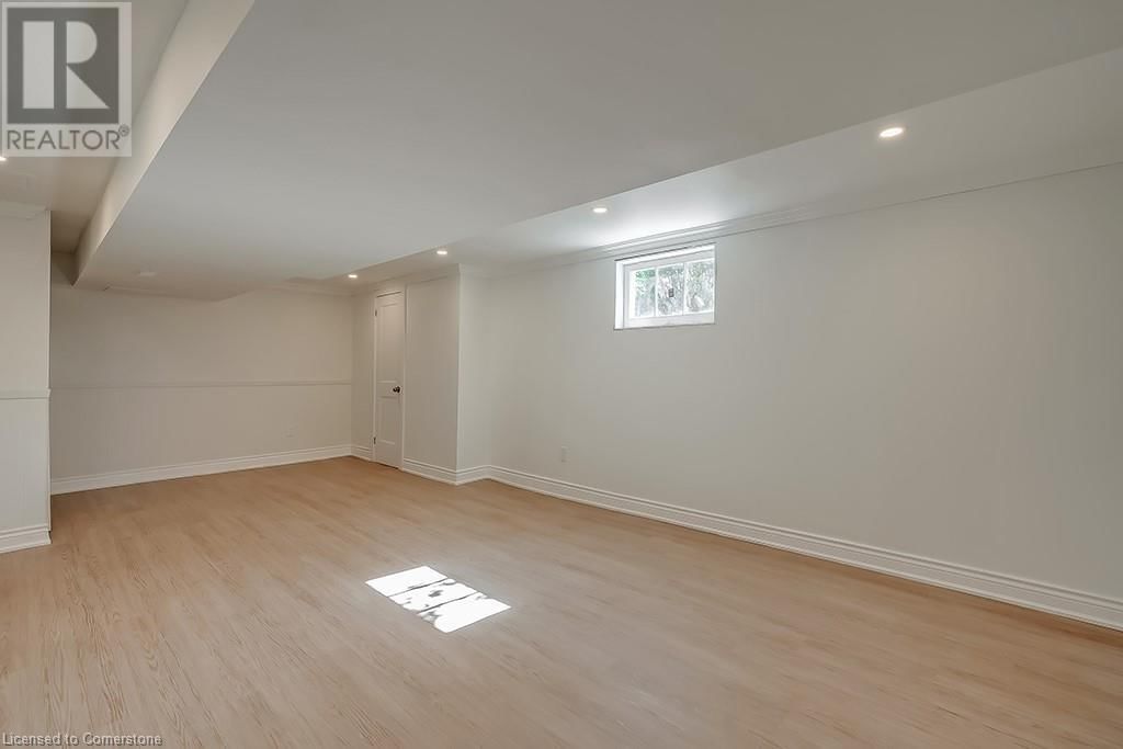 2063 GLENFOREST CRESCENT Image 28