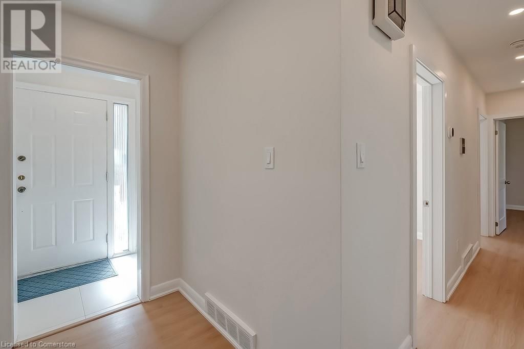 2063 GLENFOREST CRESCENT Image 3
