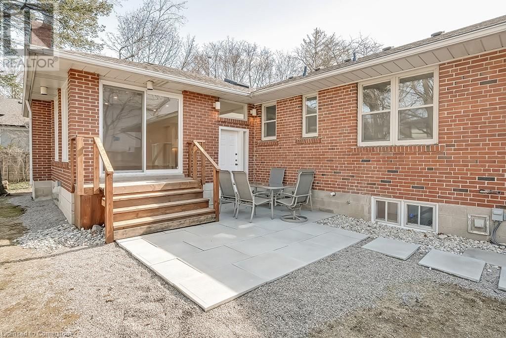 2063 GLENFOREST CRESCENT Image 31