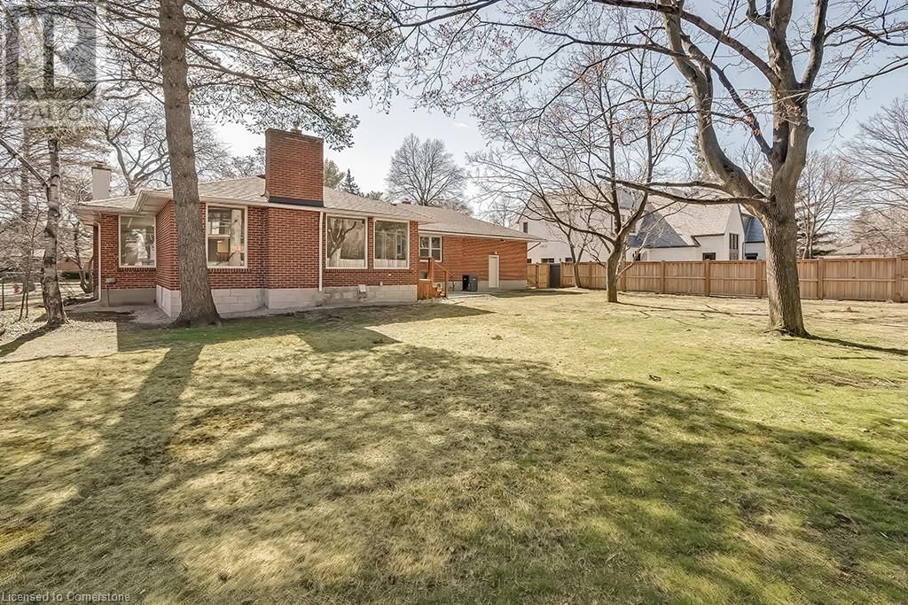 2063 GLENFOREST CRESCENT Image 36