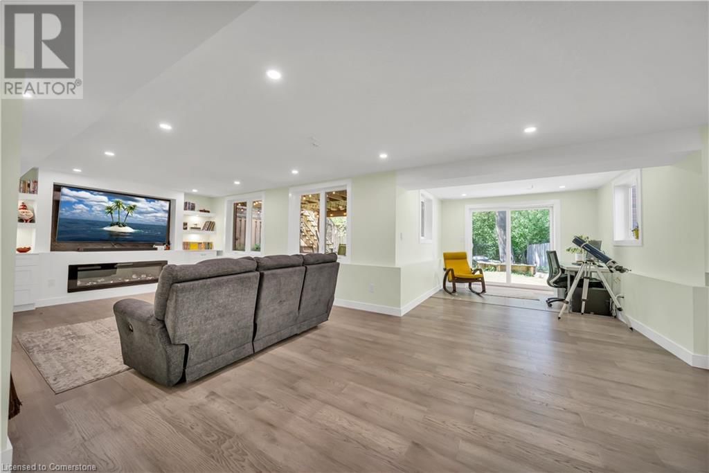 437 ZELLER DRIVE Image 29