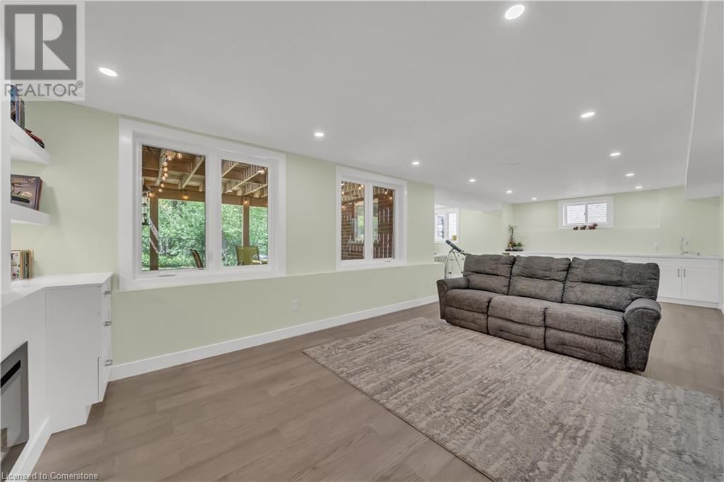 437 ZELLER DRIVE Image 31
