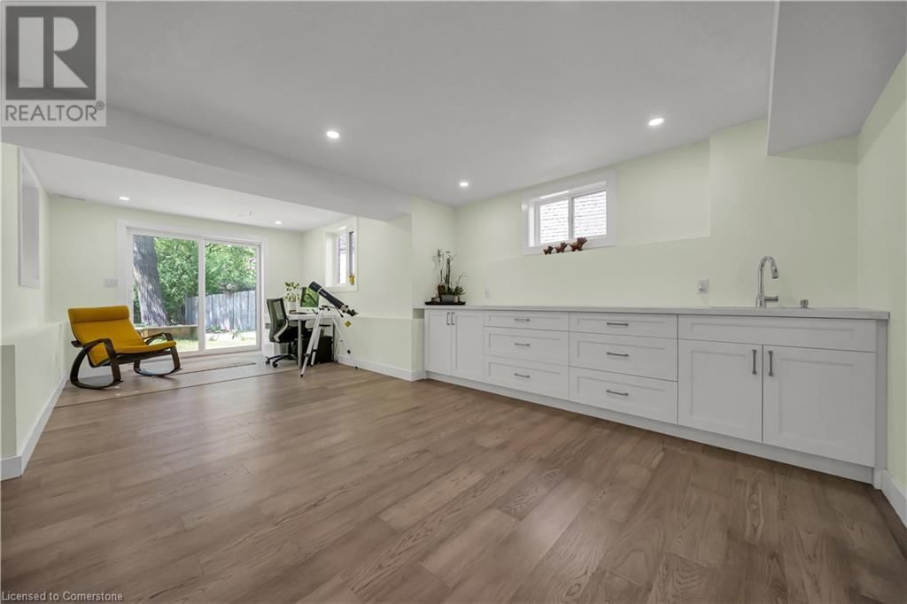 437 ZELLER DRIVE Image 32