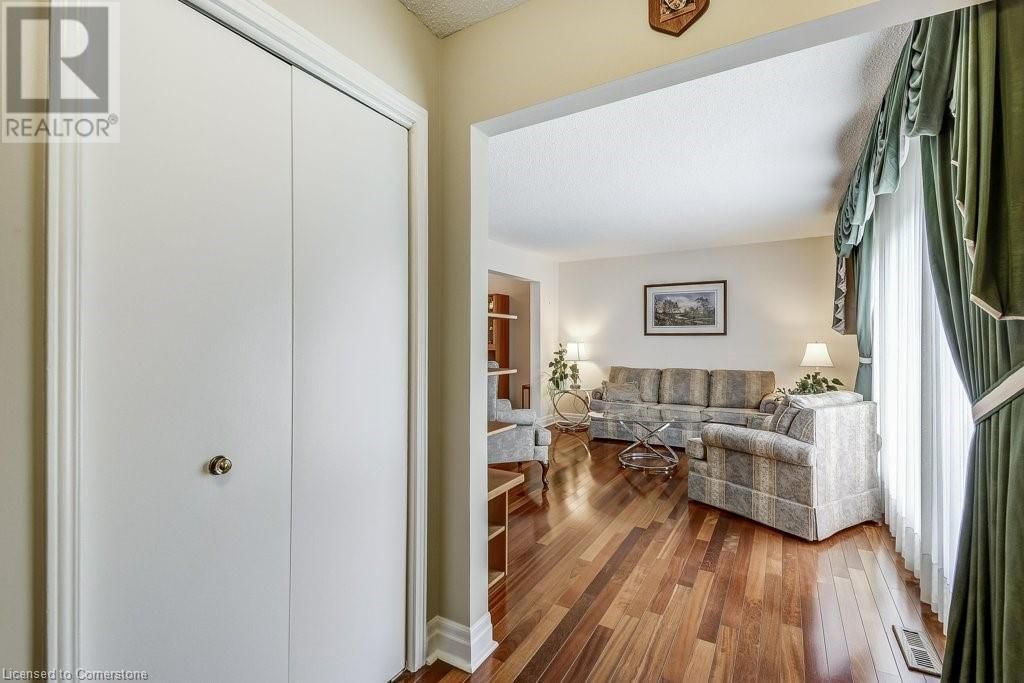 110 ELGIN DRIVE Image 10