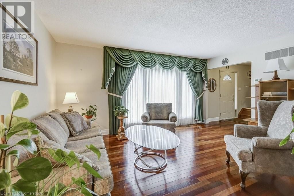 110 ELGIN DRIVE Image 12