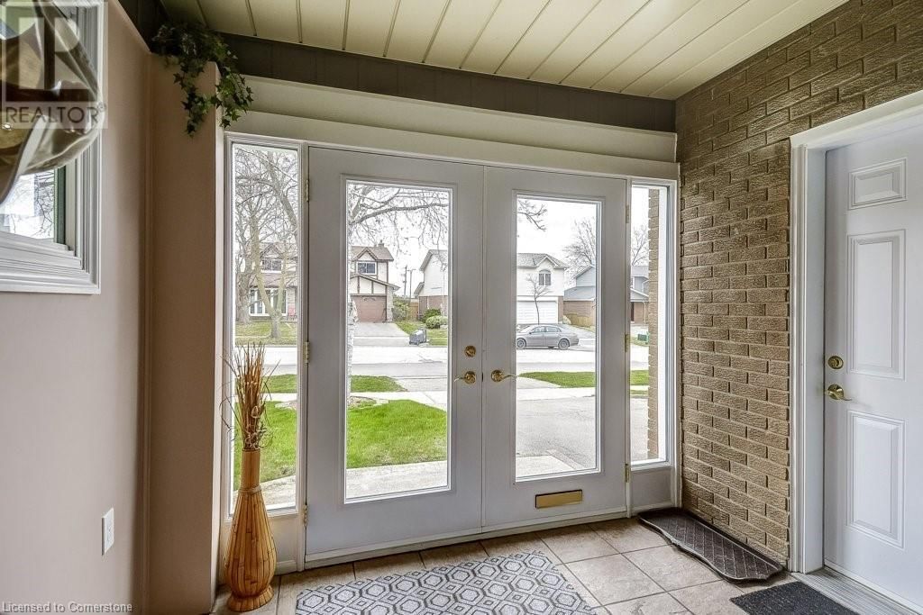 110 ELGIN DRIVE Image 7