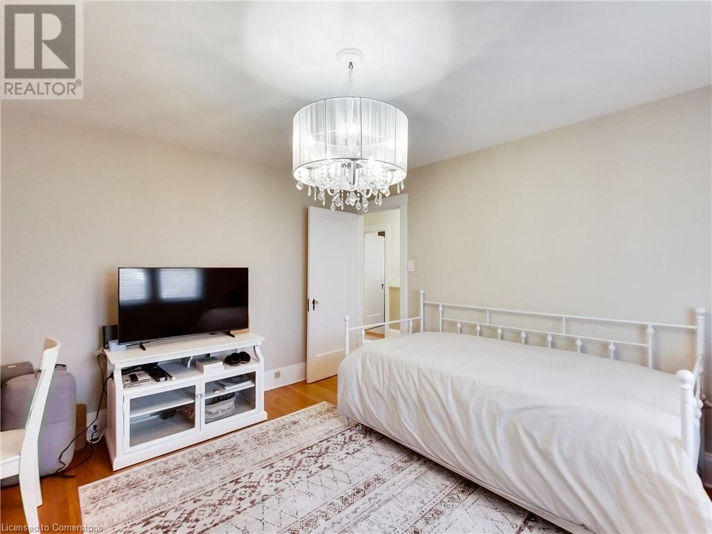 1 NELLES BOULEVARD Image 27