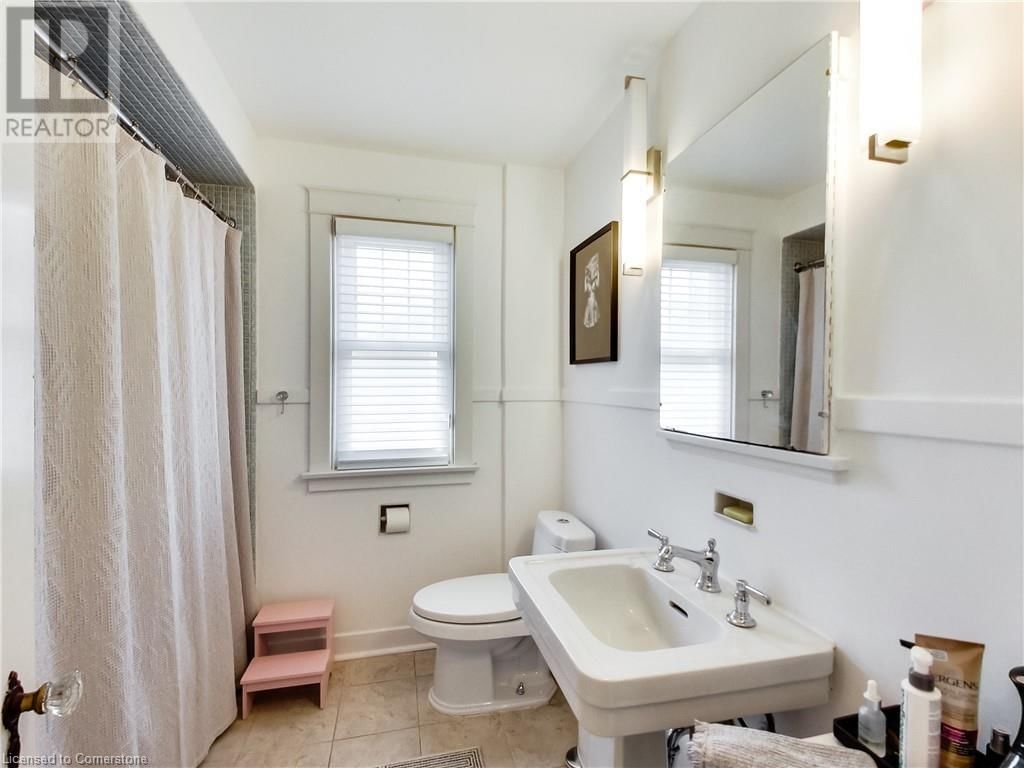 1 NELLES BOULEVARD Image 31