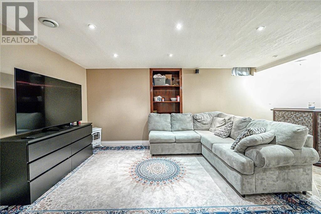 172 ALDERLEA AVENUE Image 24