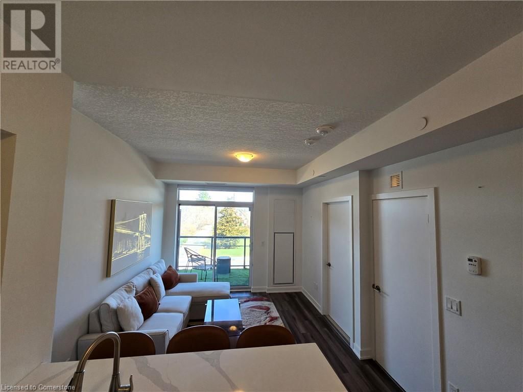 213 - 600 NORTH SERVICE ROAD Image 19