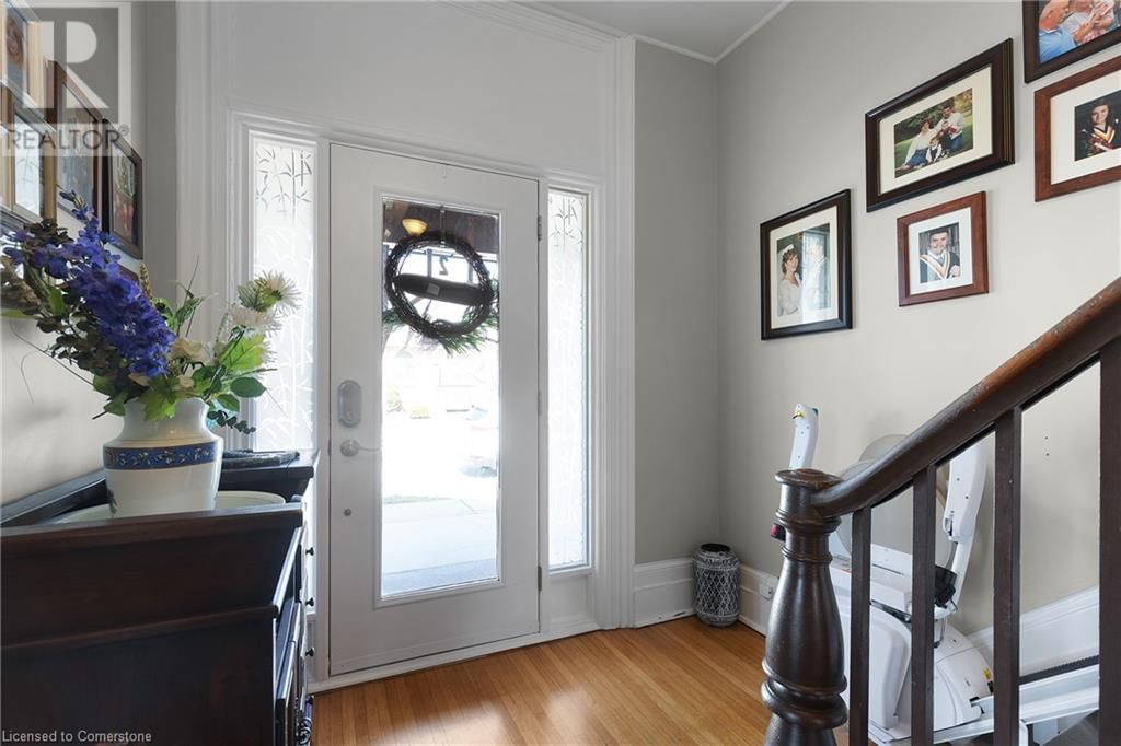 21 CHAPMAN ST W STREET WEST Image 3